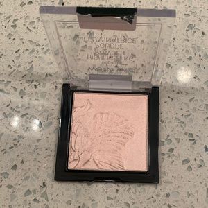 Wet and Wild highlighter in Blossom Glow